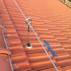 Montaggio sistemi anticaduta sulle coperture (linee vita)